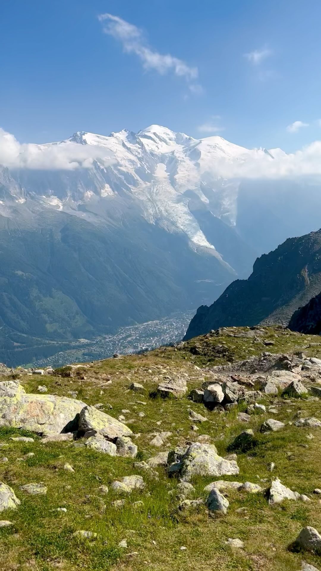 Thereโs nothing better than the Mont Blanc view
#montblanc #beautifulview #adventure #naturelovers #frenchalps #alps #montain #montainview #nikkelart